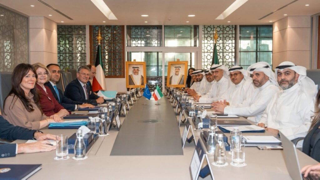 Minister Dr Sabeeh Al-Mukhaizeem and Minister Khalifa Al-Ajeel meet with Maros Sefcovic in the presence of Kuwaiti and EU officials. — KUNA photos